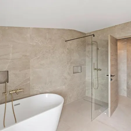 Luxurious High-end With Panoramic Sea Views Over The Bay Of Cannes 4*